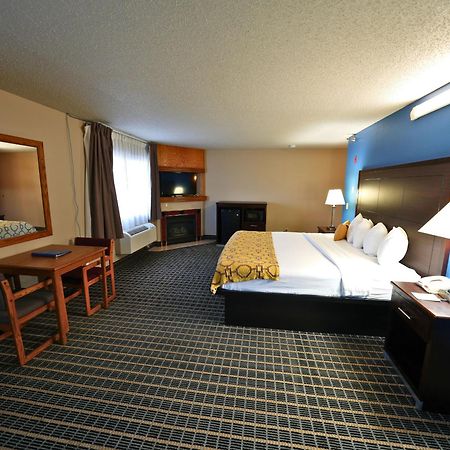 Baymont By Wyndham Marshalltown Extérieur photo