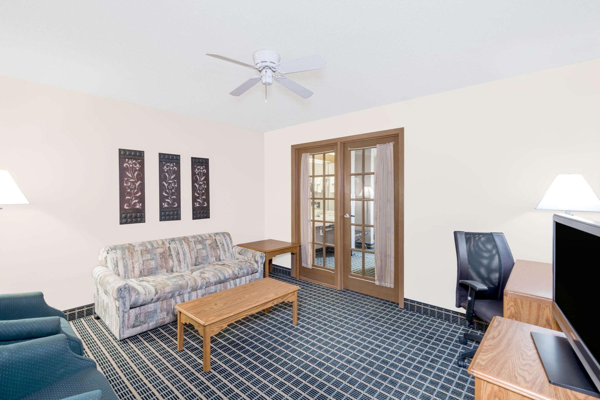 Baymont By Wyndham Marshalltown Extérieur photo