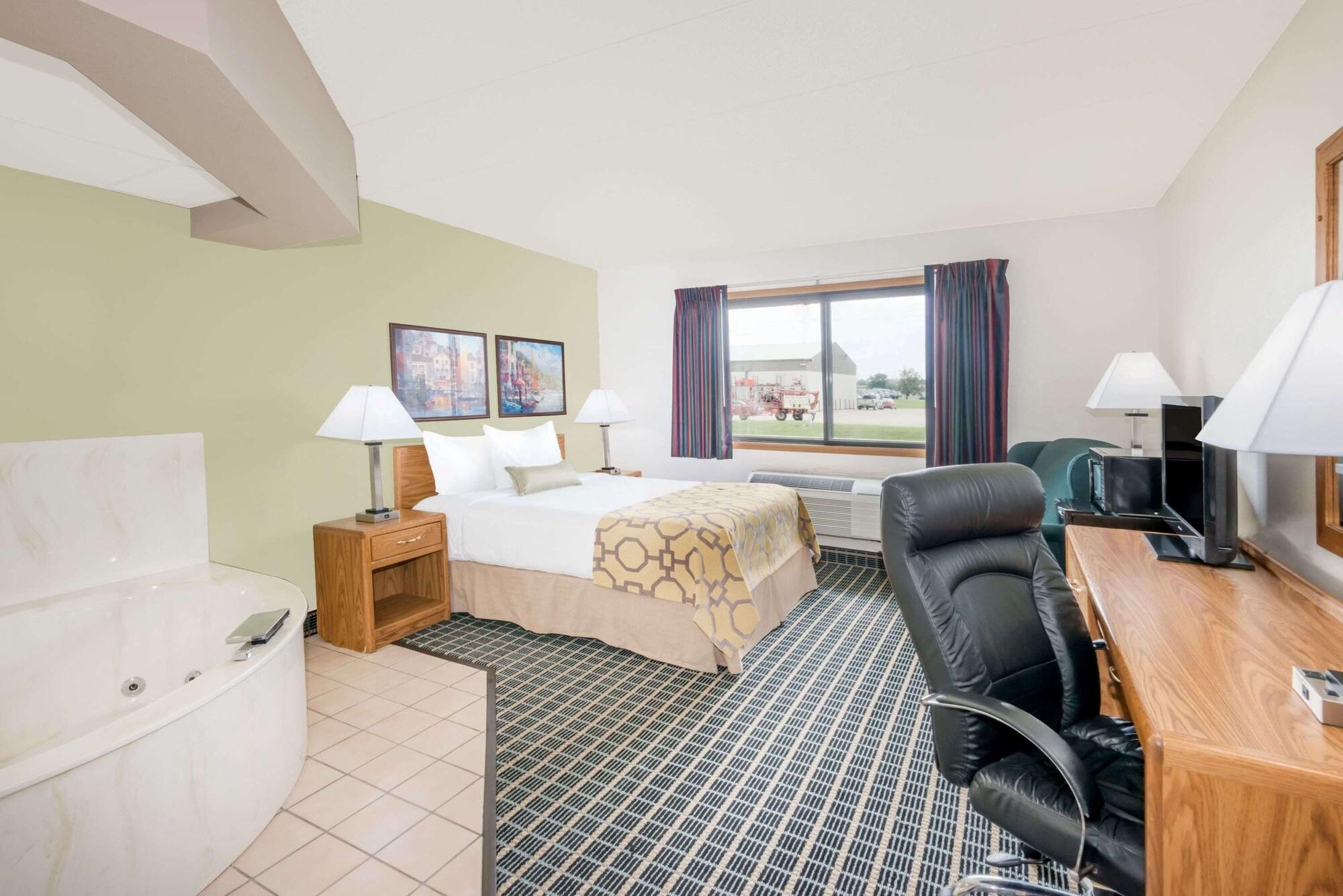 Baymont By Wyndham Marshalltown Extérieur photo