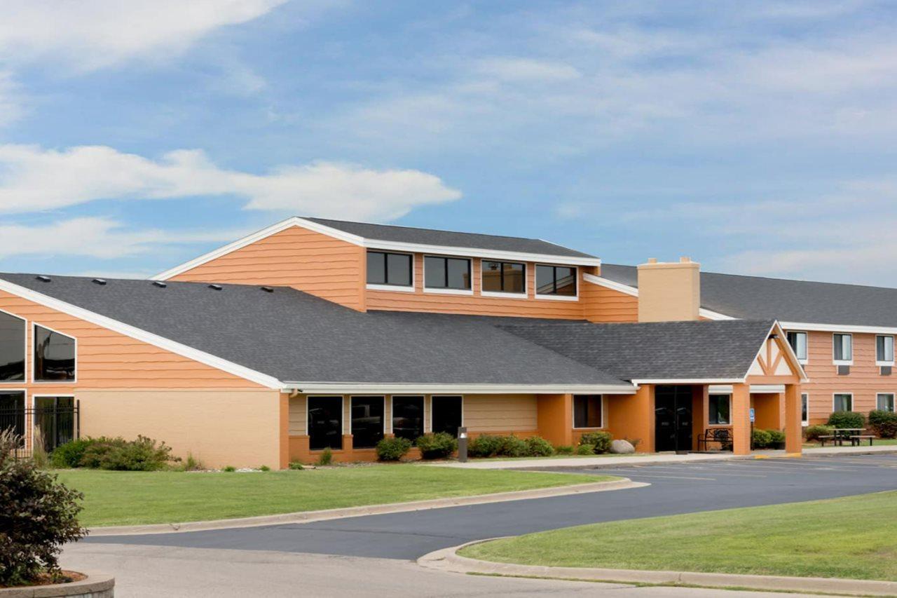 Baymont By Wyndham Marshalltown Extérieur photo
