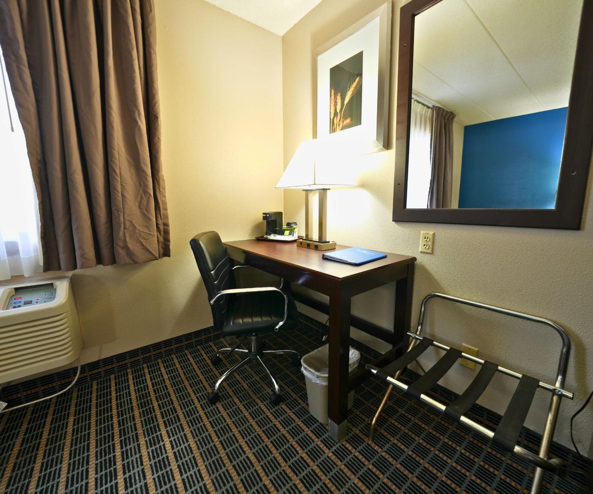 Baymont By Wyndham Marshalltown Extérieur photo